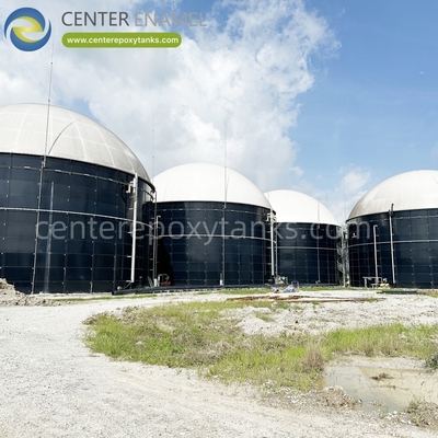 Toits à double membrane pour les stations de traitement des eaux usées: contient du biogaz provenant de la digestion des boues.