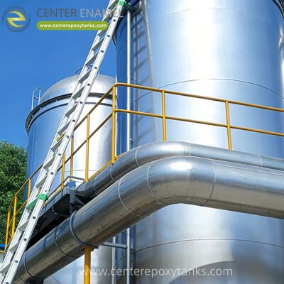 Toit flottant externe pour réservoir de stockage de pétrole soudé: intégré de manière transparente aux structures en acier soudé pour fournir une barrière anti-fuite et étanche à l'air