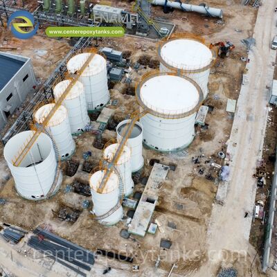 Cisternes en acier boulonné comme silos de stockage d'aliments pour bétail: confinement lourd pour de grands volumes d'aliments pour bétail dans les fermes commerciales.